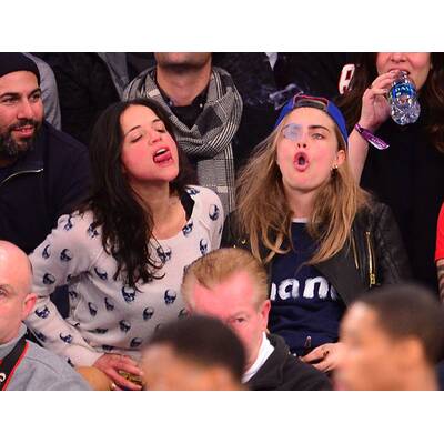 Cara Delevingne auf Kuschelkurs mit den Damen