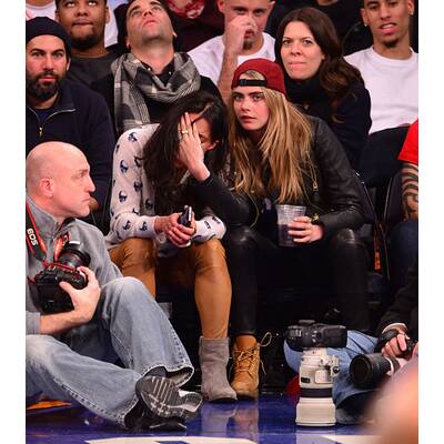 Cara Delevingne auf Kuschelkurs mit den Damen