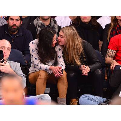 Cara Delevingne auf Kuschelkurs mit den Damen