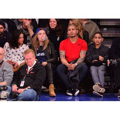 Cara Delevingne auf Kuschelkurs mit den Damen