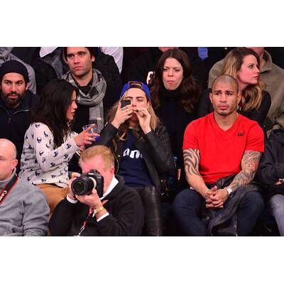 Cara Delevingne auf Kuschelkurs mit den Damen