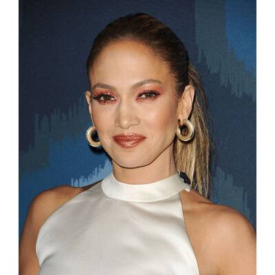 Jennifer Lopez im roten Tulpenrock