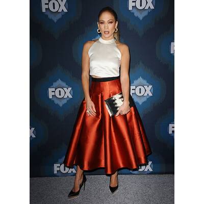 Jennifer Lopez im roten Tulpenrock