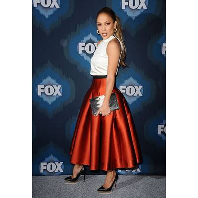 Jennifer Lopez im roten Tulpenrock