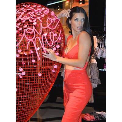 Adriana Lima: Heiß in Rot