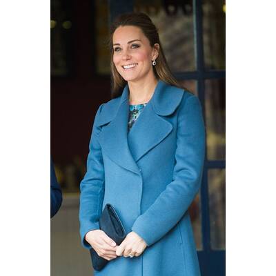 Herzogin Kate besucht Keramik-Fabrik