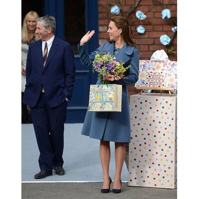 Herzogin Kate besucht Keramik-Fabrik