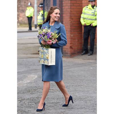 Herzogin Kate besucht Keramik-Fabrik