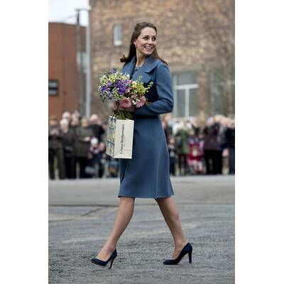 Herzogin Kate besucht Keramik-Fabrik