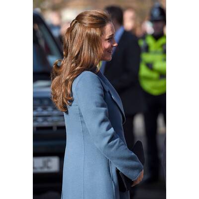 Herzogin Kate besucht Keramik-Fabrik