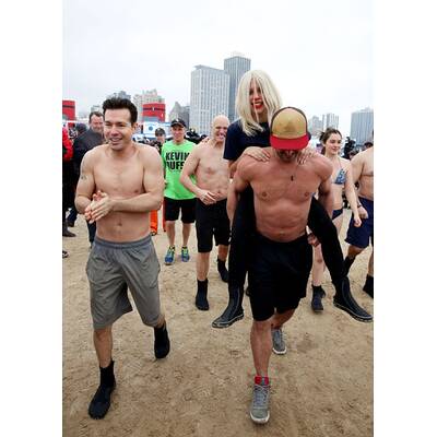 Lady Gaga springt ins Eiswasser