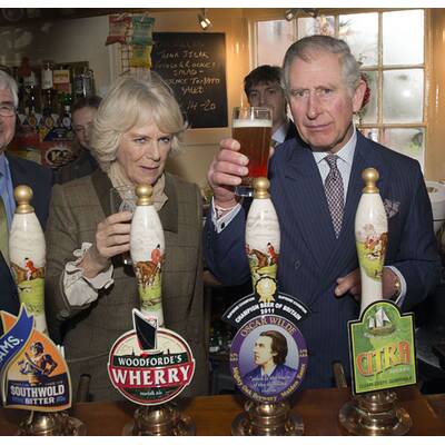 Prinz Charles & Camilla im Pub