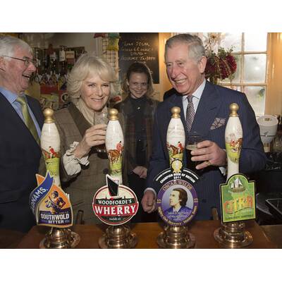 Prinz Charles & Camilla im Pub