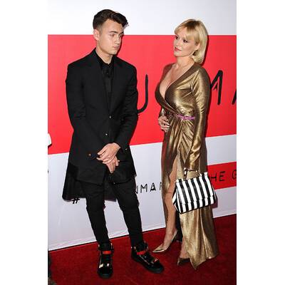 Pamela Anderson: Biedere Frisur, dafür Mega-Dekolleté