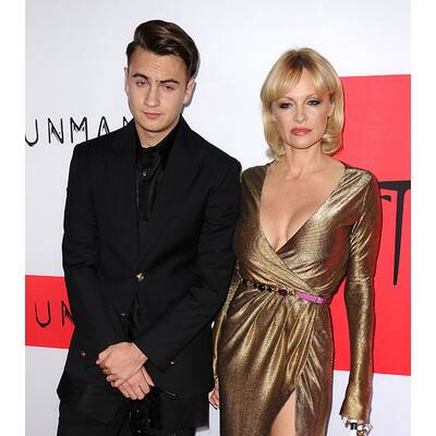Pamela Anderson: Biedere Frisur, dafür Mega-Dekolleté