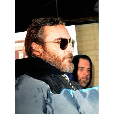 Hawke, Blanchett & Theroux besuchen Mimi O'Donnell