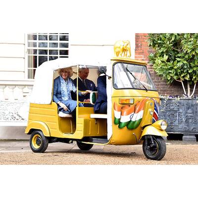 Prinz Charles & Camilla: In der Rikscha durch den Garten