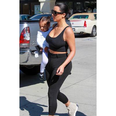 Kim Kardashian & Nori verlassen Tanzstudio