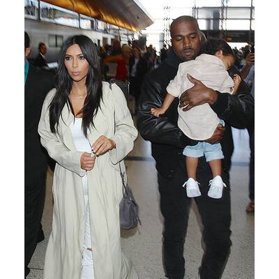 Kim Kardashian mit Familie auf dem Weg nach Armenien