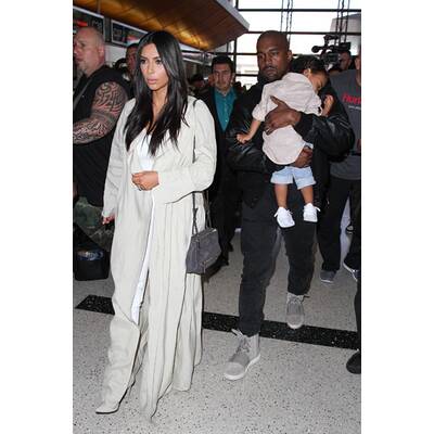 Kim Kardashian mit Familie auf dem Weg nach Armenien