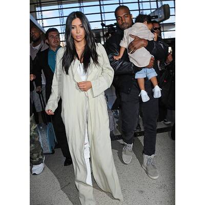 Kim Kardashian mit Familie auf dem Weg nach Armenien