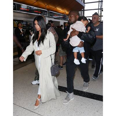 Kim Kardashian mit Familie auf dem Weg nach Armenien