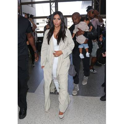 Kim Kardashian mit Familie auf dem Weg nach Armenien