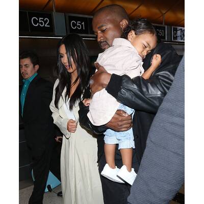 Kim Kardashian mit Familie auf dem Weg nach Armenien