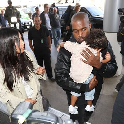 Kim Kardashian mit Familie auf dem Weg nach Armenien