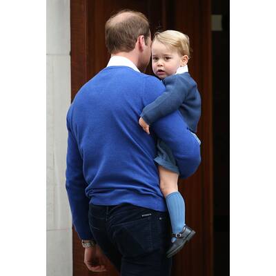 Prinz George auf dem Weg zu seiner Schwester
