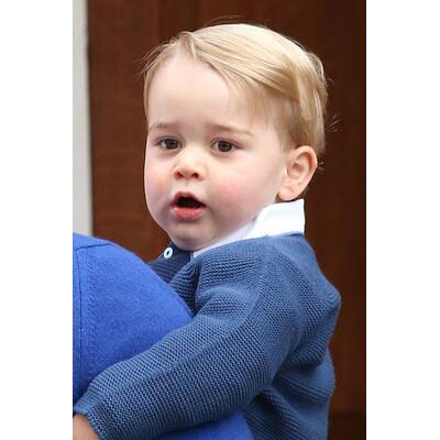 Prinz George auf dem Weg zu seiner Schwester