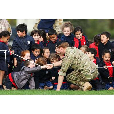 Prinz Harry lernt in Neuseeland Maori-Tanz