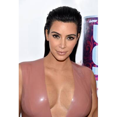 Kim Kardashian zeigt Babykurven