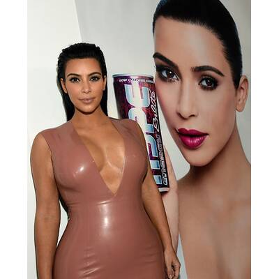 Kim Kardashian zeigt Babykurven