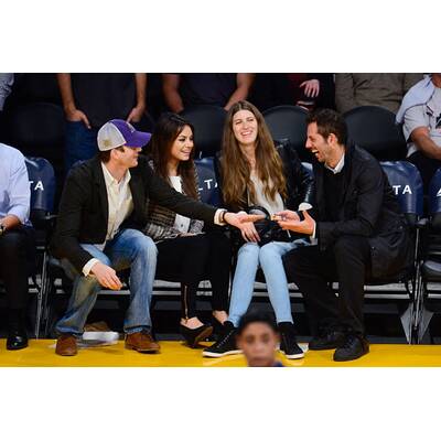 Mila Kunis zeigt bei Basketball-Spiel ihren Verlobungsring