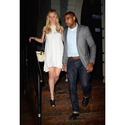 Jennifer Lawrence blödelt mit Essstäbchen