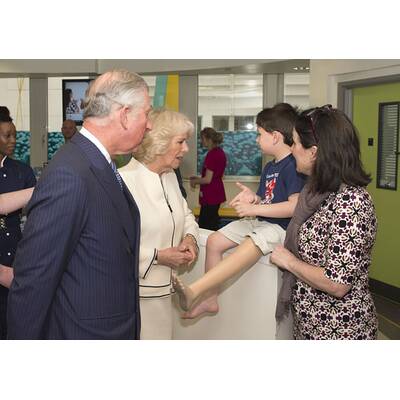 Prinz Charles & Camilla bei Spitals-Eröffnung
