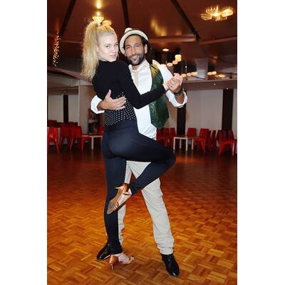 Larissa Marolt betört ihren Tanzpartner Massimo Sinato