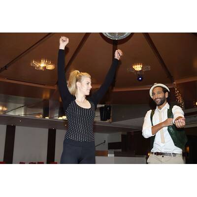 Larissa Marolt betört ihren Tanzpartner Massimo Sinato