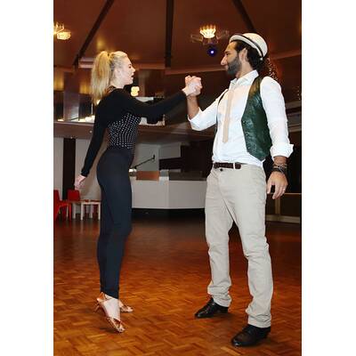 Larissa Marolt betört ihren Tanzpartner Massimo Sinato