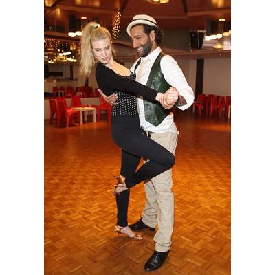 Larissa Marolt betört ihren Tanzpartner Massimo Sinato