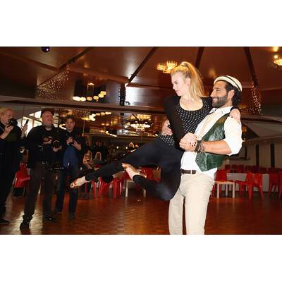 Larissa Marolt betört ihren Tanzpartner Massimo Sinato