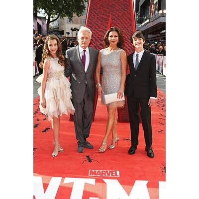 Catherine Zeta-Jones & Michael Douglas feiern Premiere mit Kids