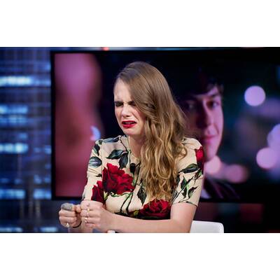 Cara Delevingnes Grimassenshow im spanischen TV