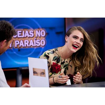 Cara Delevingnes Grimassenshow im spanischen TV