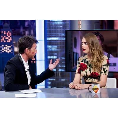 Cara Delevingnes Grimassenshow im spanischen TV