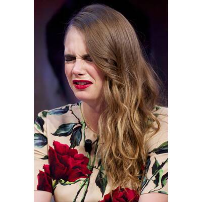 Cara Delevingnes Grimassenshow im spanischen TV