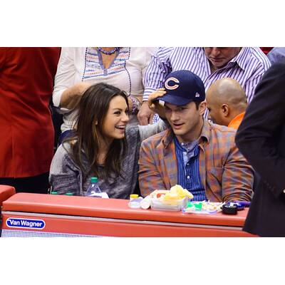 Ashton Kutcher & Mila Kunis zeigen sich verliebt