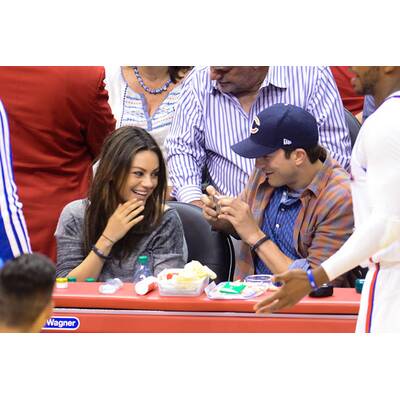 Ashton Kutcher & Mila Kunis zeigen sich verliebt