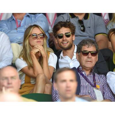 Cressida Bonas turtelt in Wimbledon